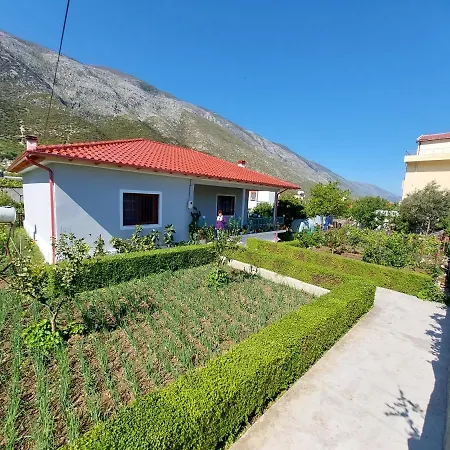 Flowery House Near The Sea And The Mountain Hébergement de vacances Vlorë